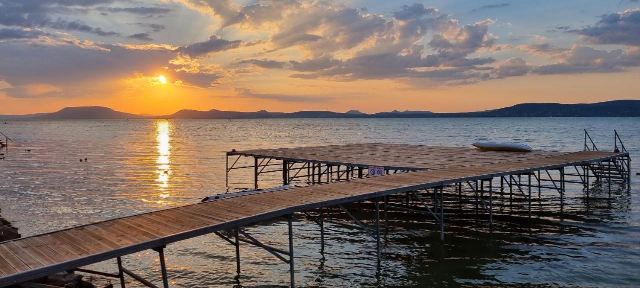 Platan Beach Apartman With Lakeview Balatonboglár Zewnętrze zdjęcie
